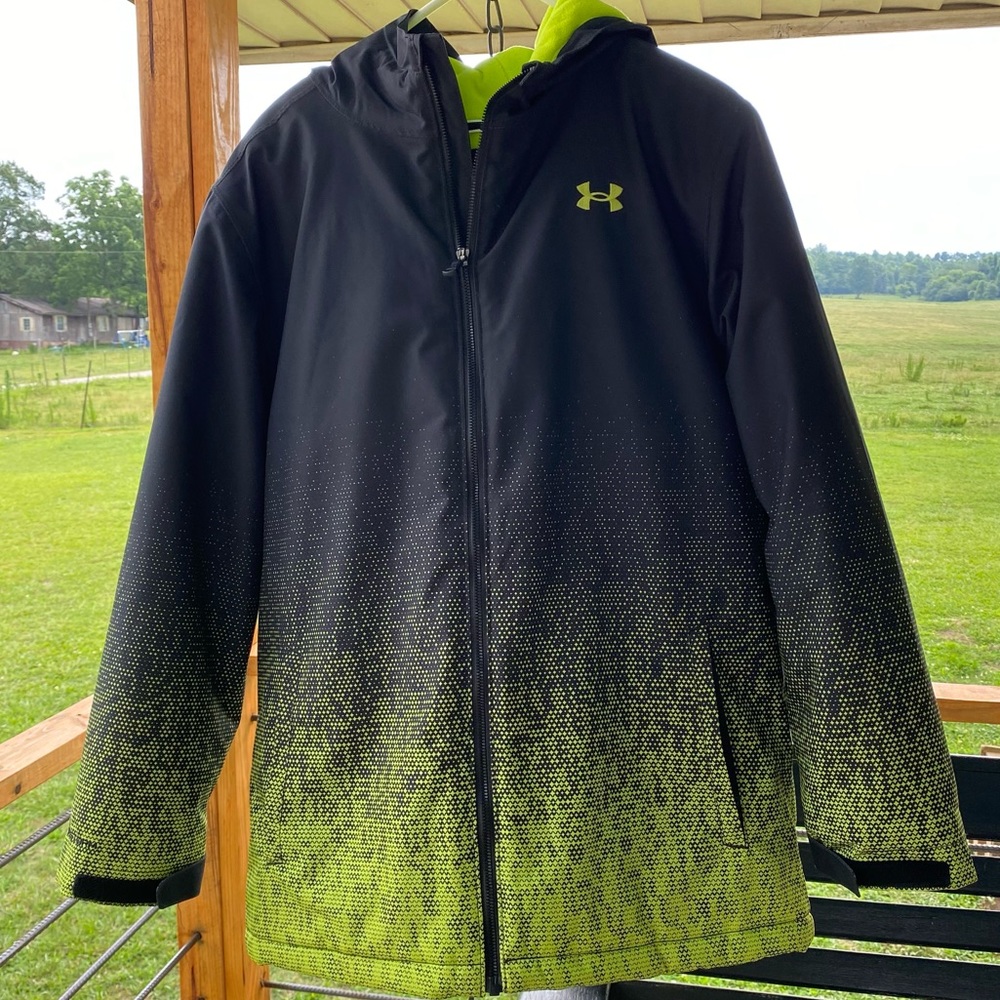 Under Armour lined coat. Gray and neon yellow. Size YXL. Loose fit COLDGEAR